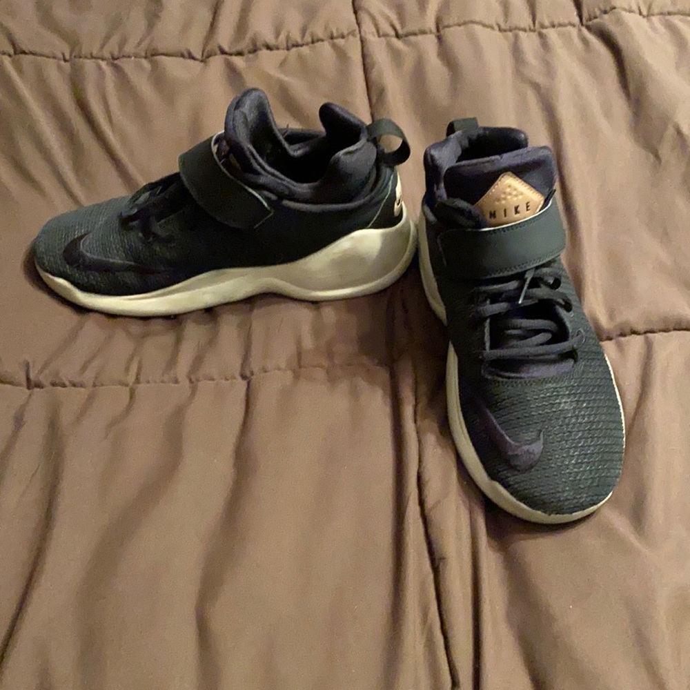 Nike Women's Kwazi Premium Athletic Shoes